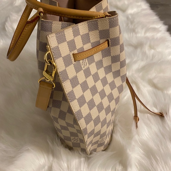 Louis Vuitton Girolata - Picture 2 of 14